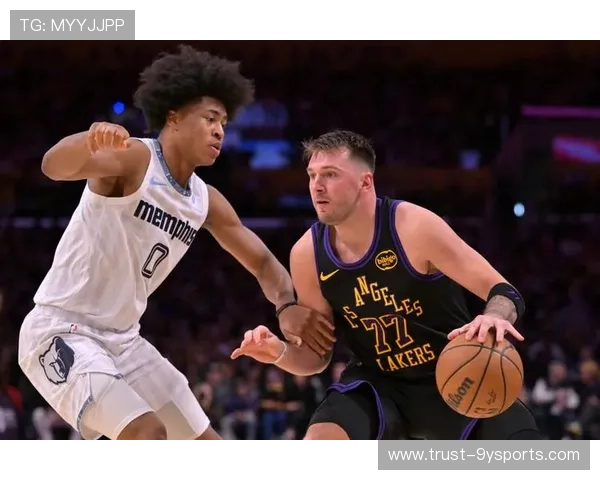 NBA季后赛激战正酣巨星对决引爆联盟新格局